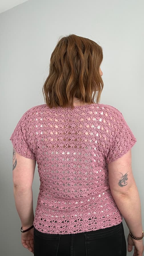 back view of lace crochet t-shirt