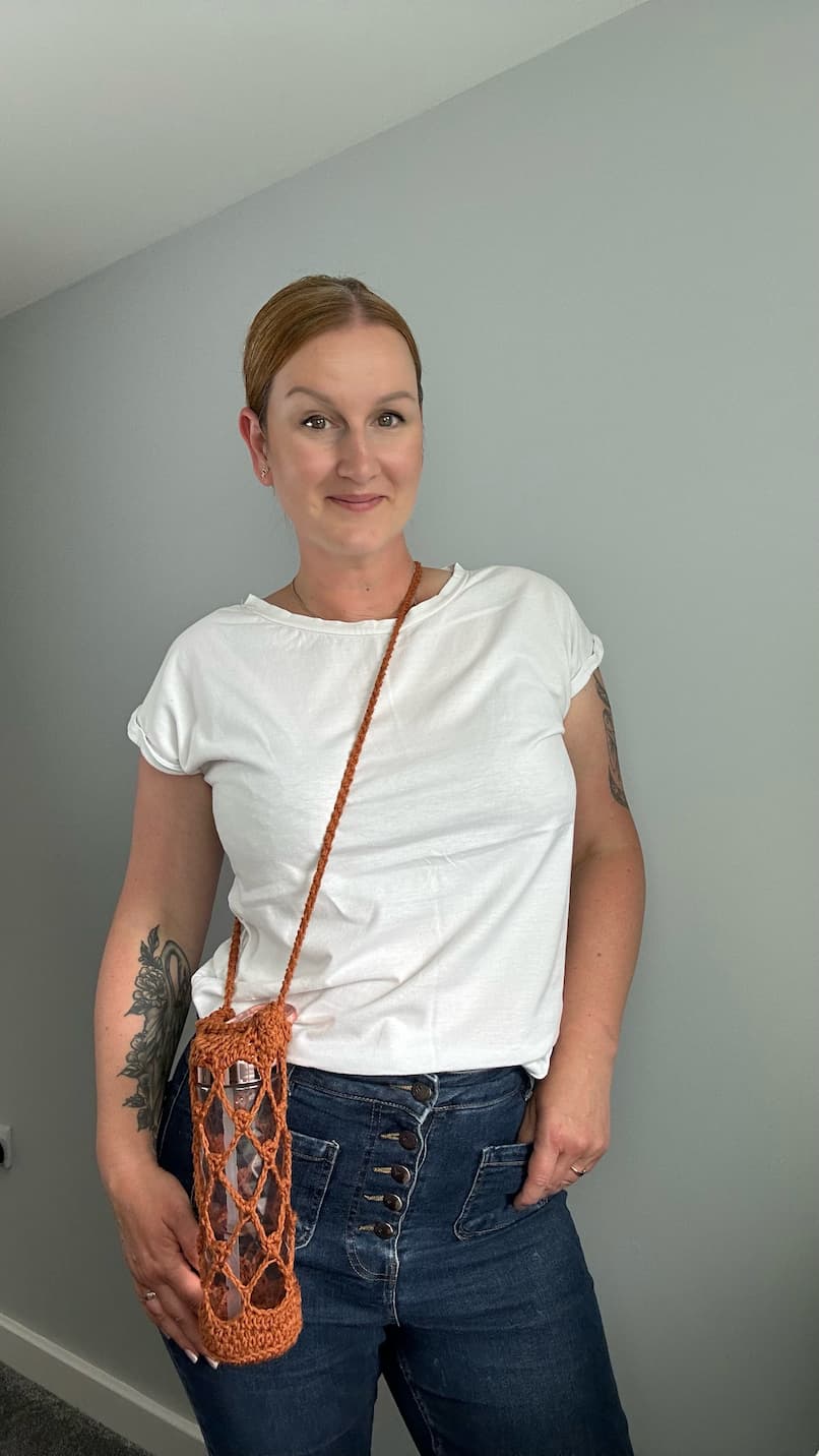 free lace crochet water bottle holder and carrier pattern