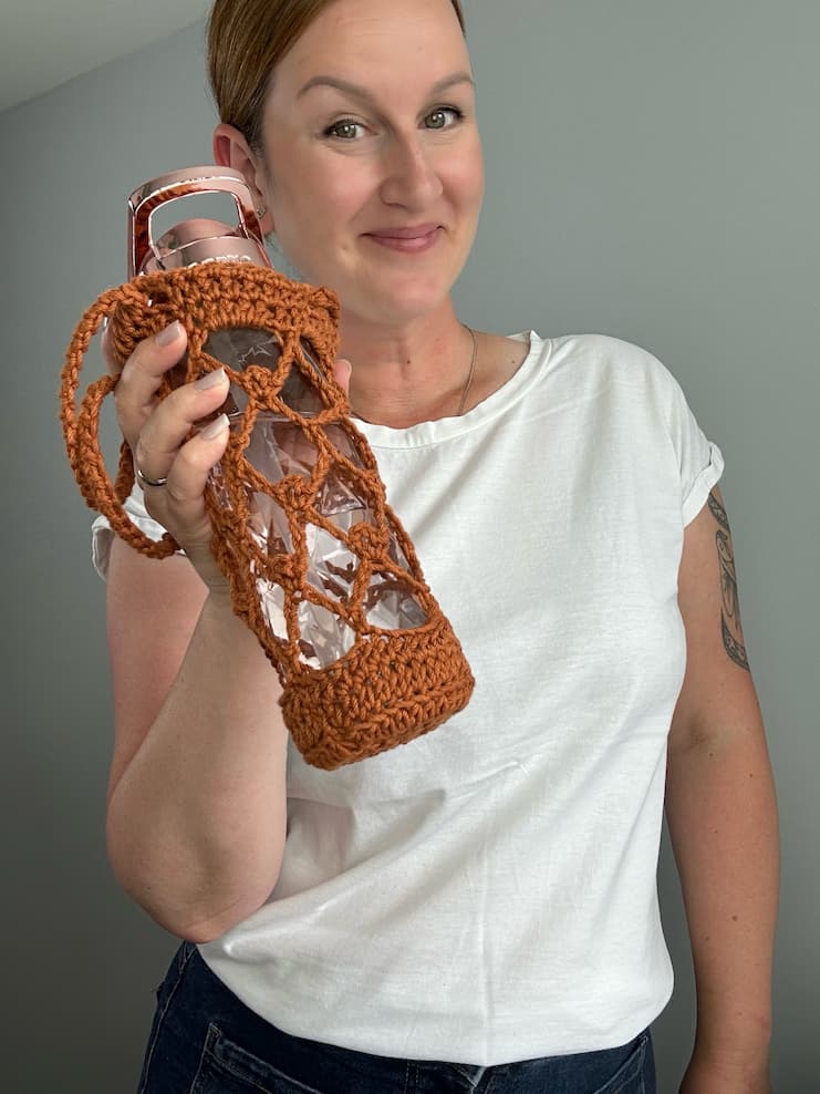 free water bottle holder with lace crochet pattern