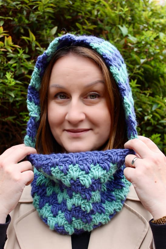 crochet cowl with a hood