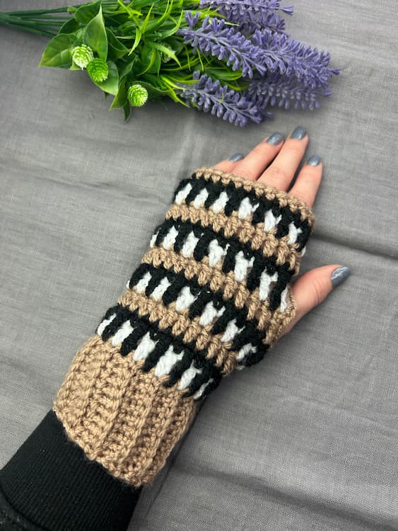 Free interlocking crochet fingerless gloves pattern and video