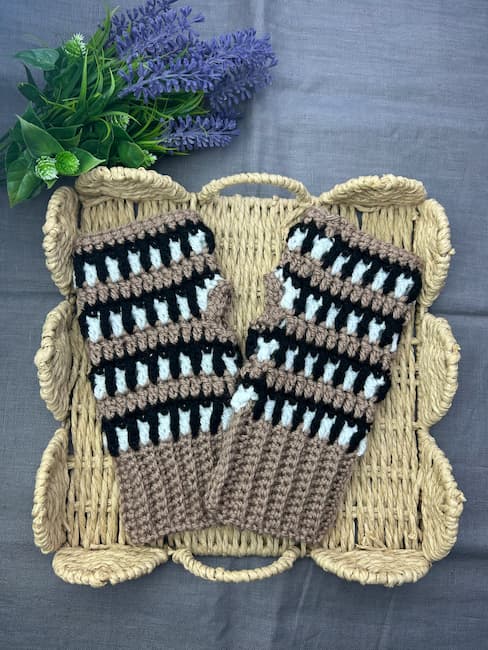 interlocking crochet fingerless gloves pattern for women