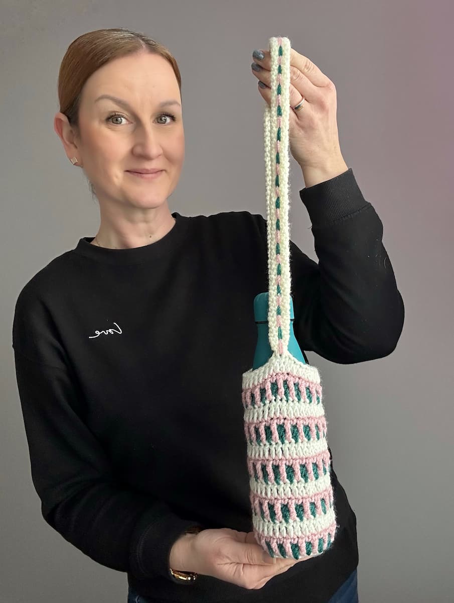 crochet pattern for water bottle sling in interlocking crochet