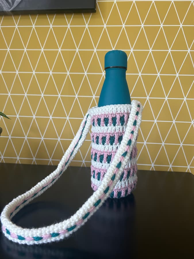 FREE Interlocking Crochet Water Bottle Sling Pattern Video Tutorial FREE Interlocking Crochet Water Bottle Sling Pattern Video Tutorial