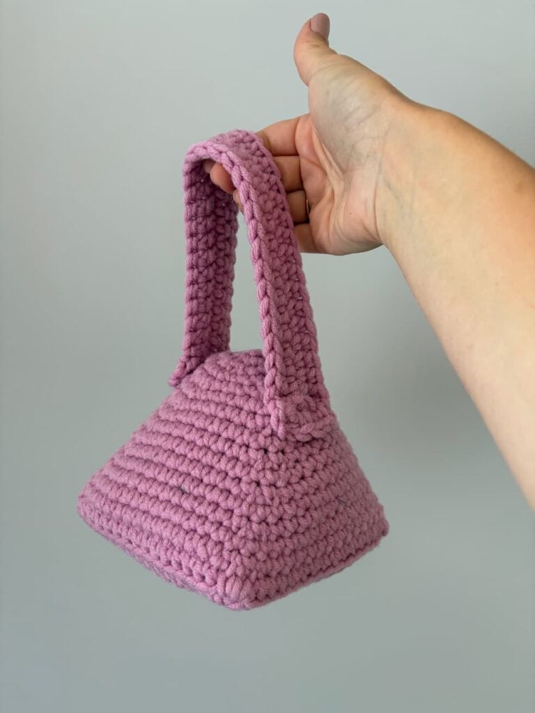 free crochet 3d pyramid doorstop pattern